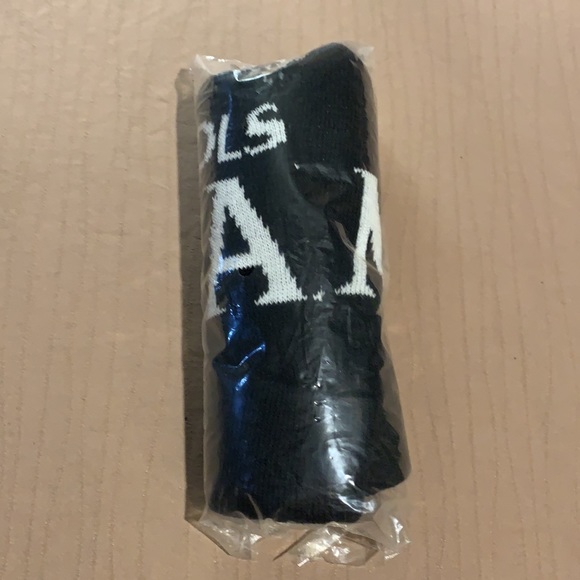 Molson Canadian promo Winter hat toque with Pom Pom & Toronto maple leafs patch - Picture 13 of 17